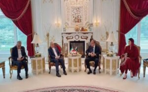 Iranian Envoy Discuss Regional Tensions in a Meeting with Nawaz Sharif