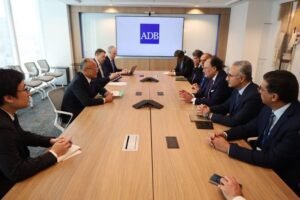 Pakistan Seeks Stronger ADB Partnership, Invites Bank Chief for Visit