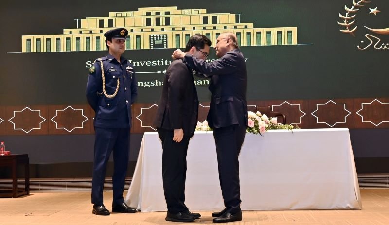 President Zardari Awards Sitara-i-Pakistan to Chinese Cardiologist Pan Xiangbin