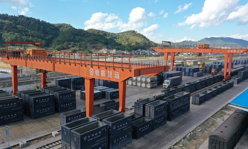 Xinjiang Handles Over 9,000 Freight Trains in 7 Months