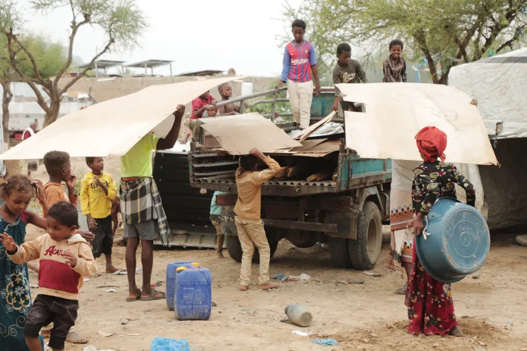 Yemen Fighting Displaces Over 100,000 as Red Sea Conflict Deepens Humanitarian Crisis