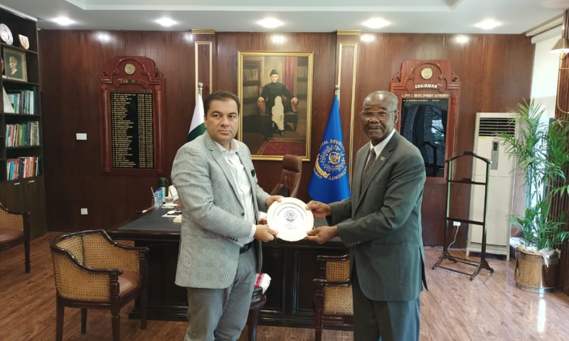 Zimbabwean Ambassador Visits CDA Headquarters, Lauds Islamabad's Beauty