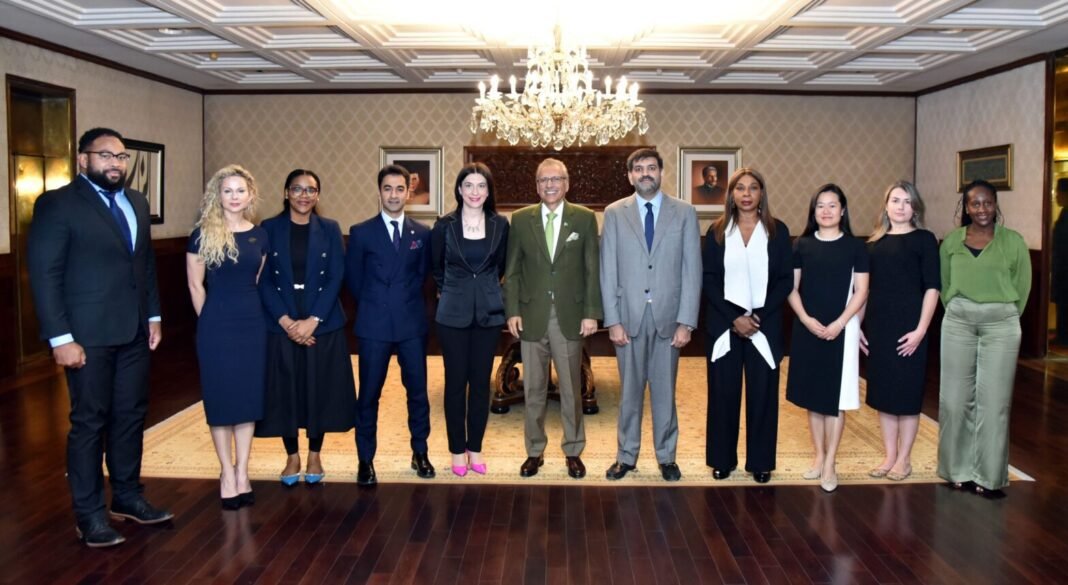 President Alvi urges International companies to invest in Pakistan