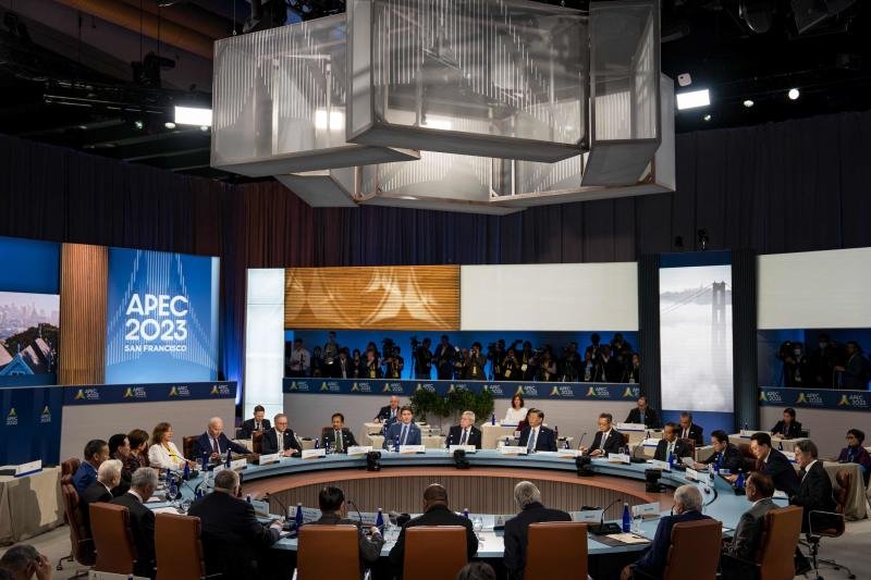 President Xi urges global action for sustainable development at APEC Summit