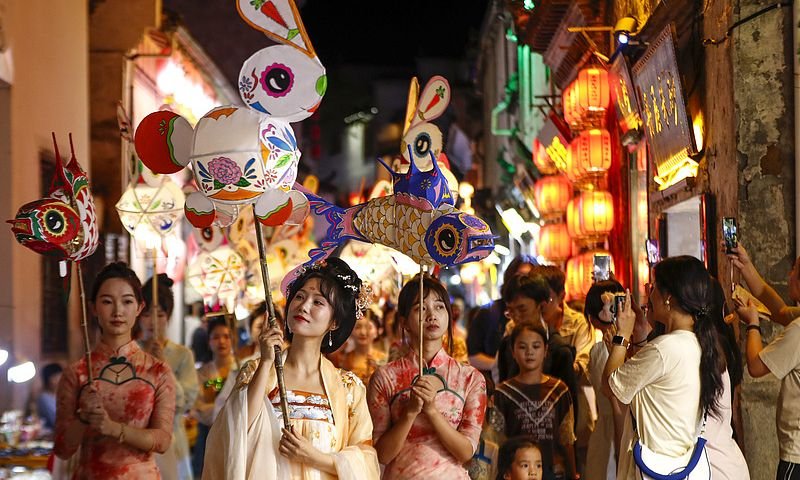 China, Mid-Autumn Festival, online, data Chinese Mid-Autumn Festival Celebrations Begin