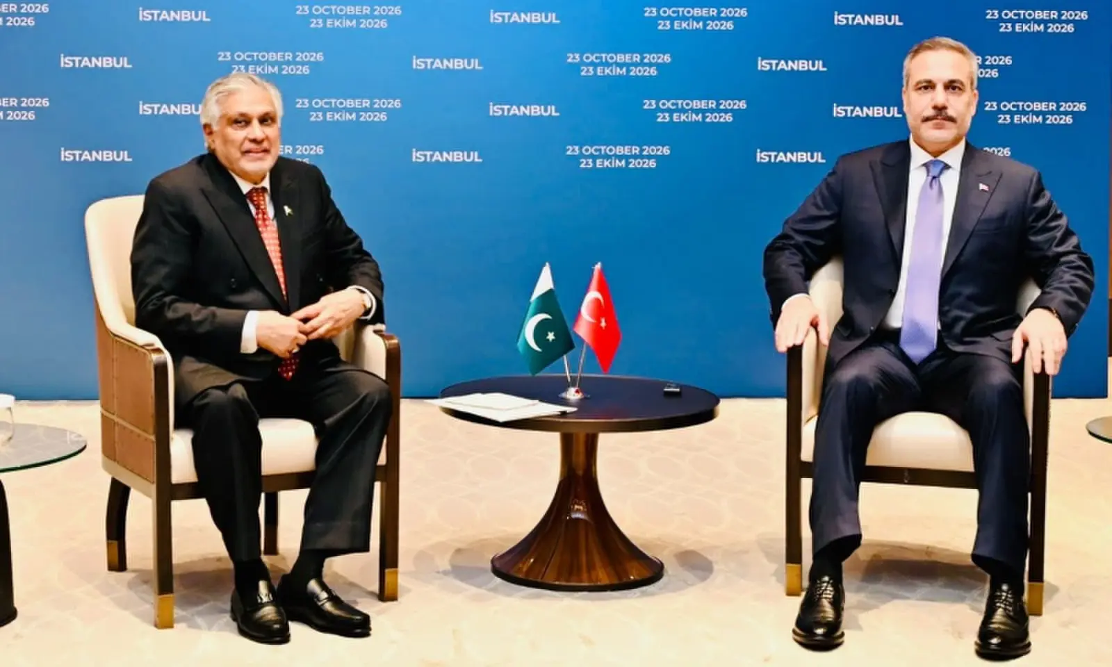 Dar, Fidan Discuss Regional Security Ahead of R-4 and E-3 Meeting in Istanbul