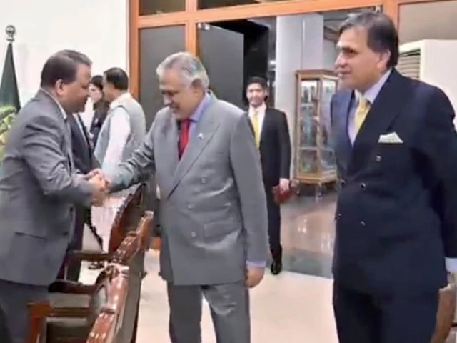 Pakistan, India Strike Cordial Note at SCO Meeting in Islamabad
