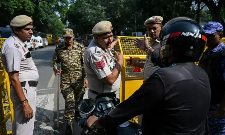 Delhi Police Detain CJP Leaders After Protesters Breach Jantar Mantar Barricades