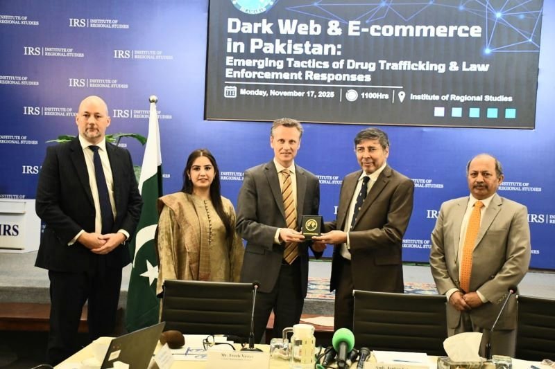 Pakistan, Online, Networks, opportunities, e-commerce