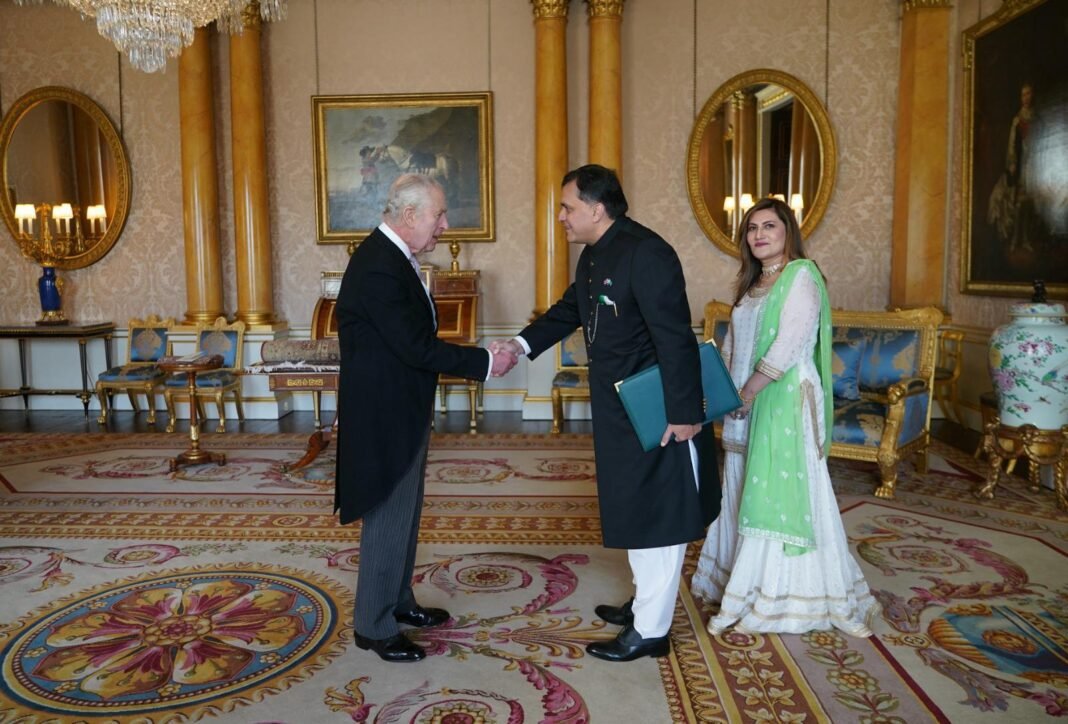 Pakistani High Commissioner presents credentials to King Charles