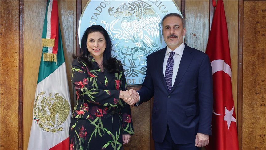 Turkish Foreign Minister Hakan Fidan (R) meets with Speaker of the Mexican House of Representatives Marcela Guerra Castillo (L)